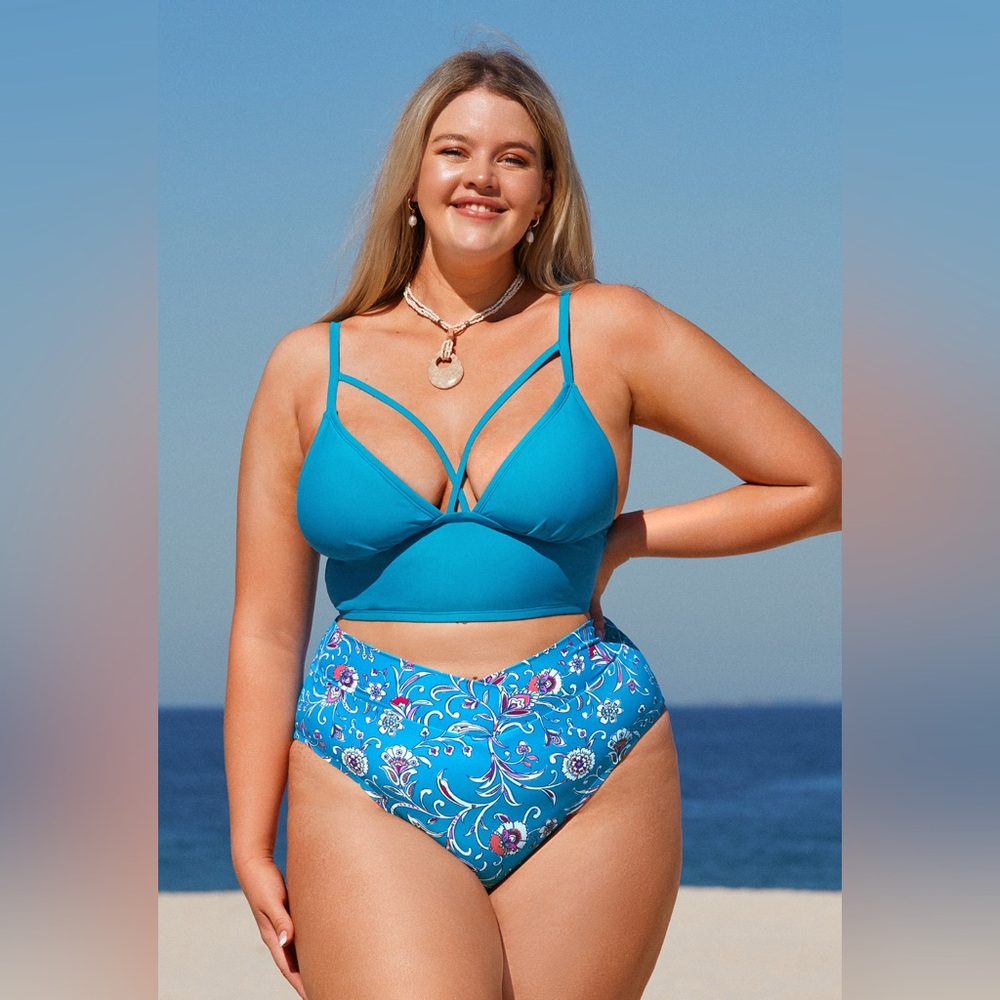CUPSHE Blue Strappy Top and Floral V Front Bottoms Plus Size Swimsuit 0X/1X